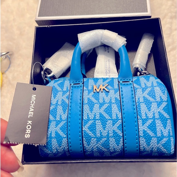 Michael Kors Micro Duffle Key fob - Picture 2 of 4